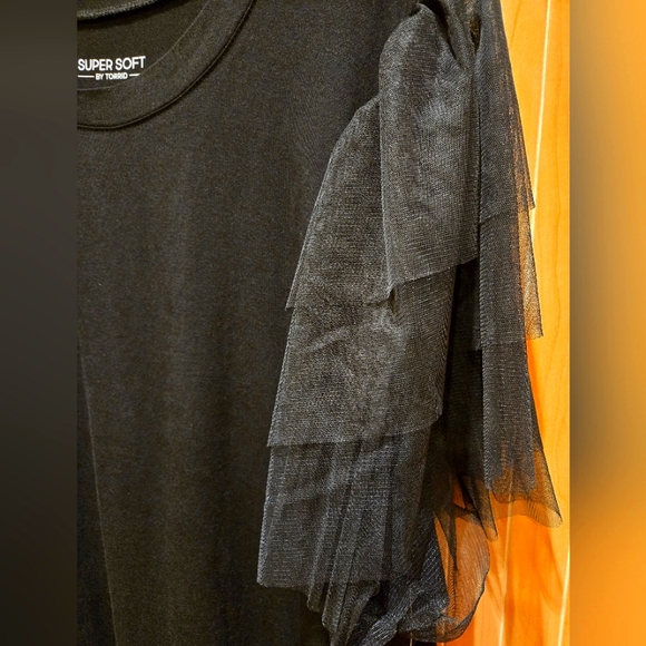 Torrid SuperSoft Tee with Tulle Sleeves 5X - Picture 6 of 8